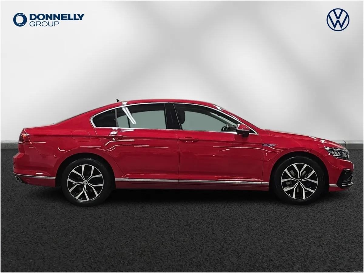 Volkswagen Passat Saloon GTE - Image 4