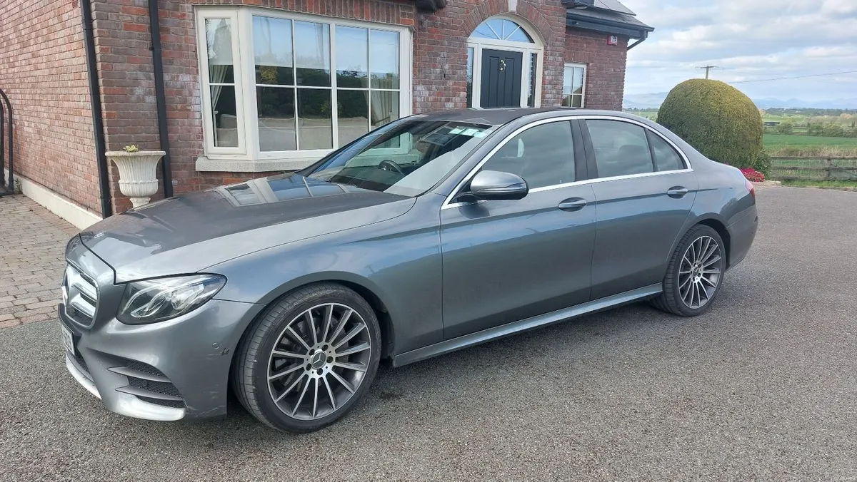 Mercedes-Benz E-Class E220d 2017 AMG Line (172) - Image 4