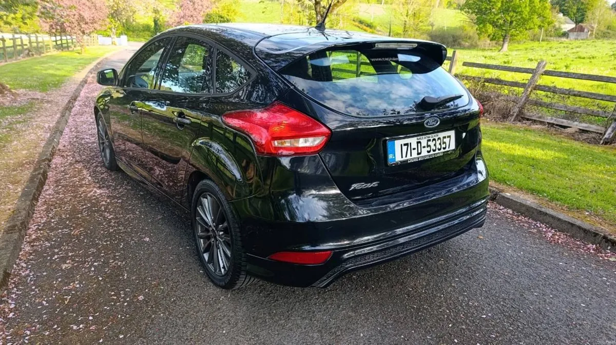 2017 Ford Focus Stline Diesel - Image 4