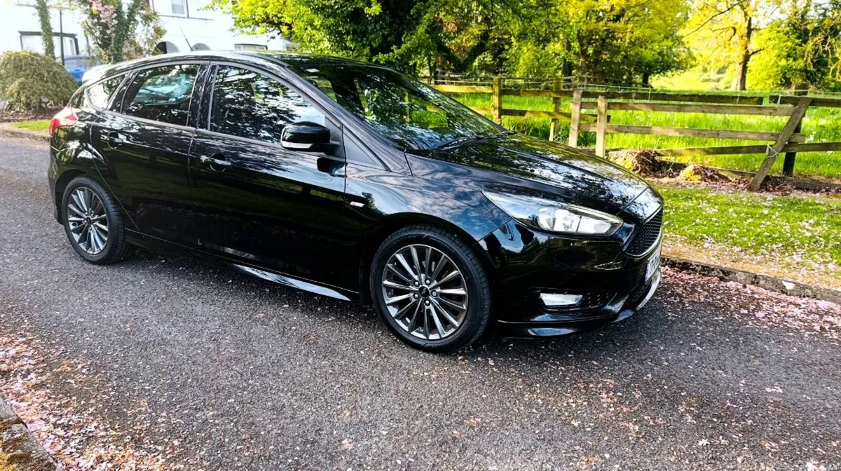 2017 Ford Focus Stline Diesel - Image 1
