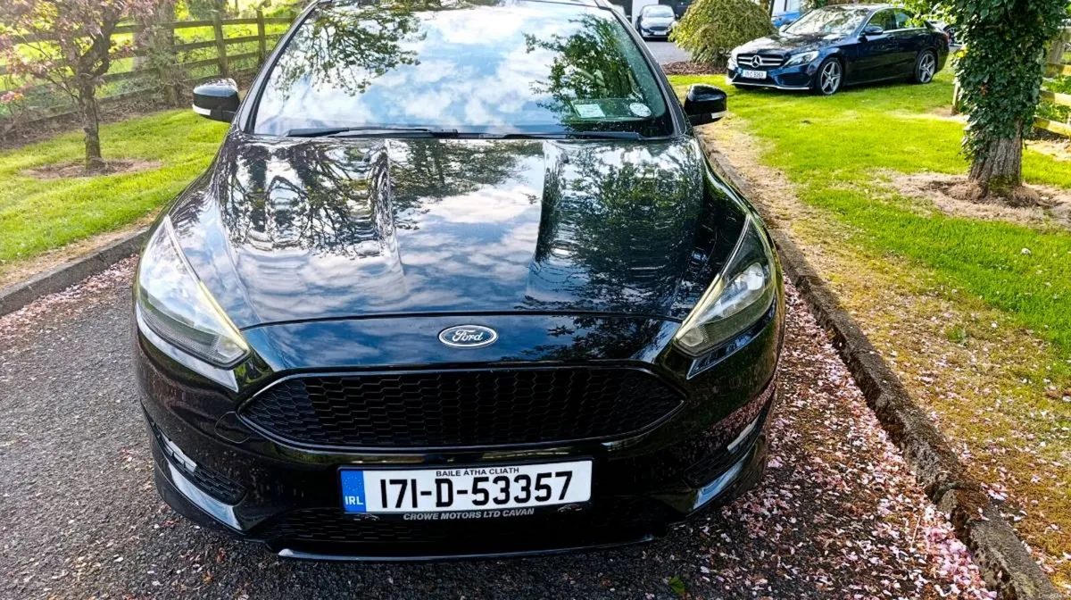 2017 Ford Focus Stline Diesel - Image 2