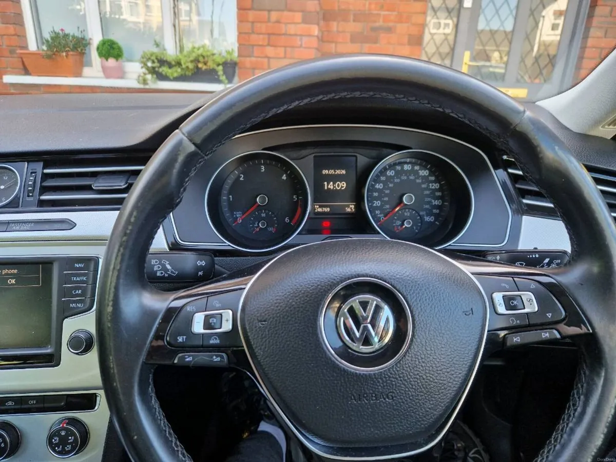2015 Volkswagen Passat bluemotion - Image 3