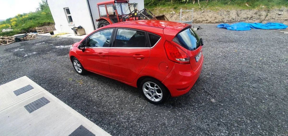2012 Ford Fiesta - Image 2