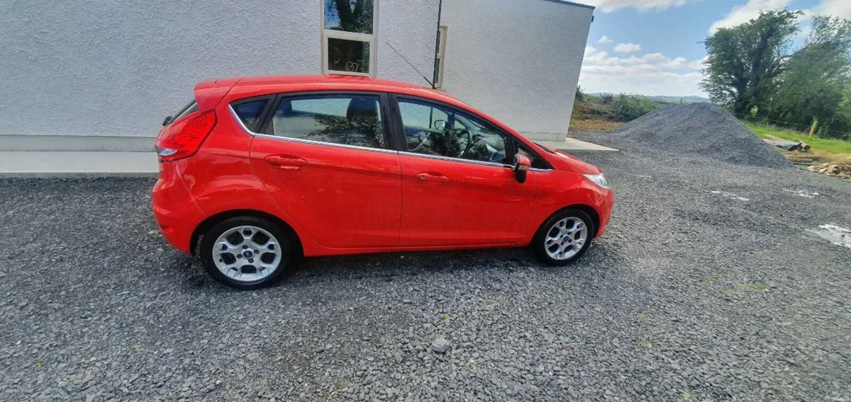 2012 Ford Fiesta - Image 4