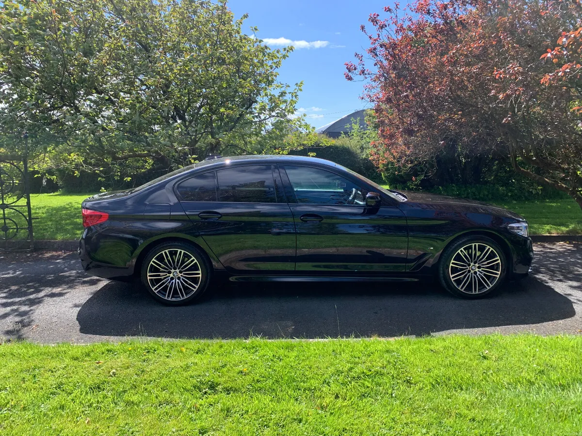 BMW 5-Series 2019 M-SPORT 530E - Image 1