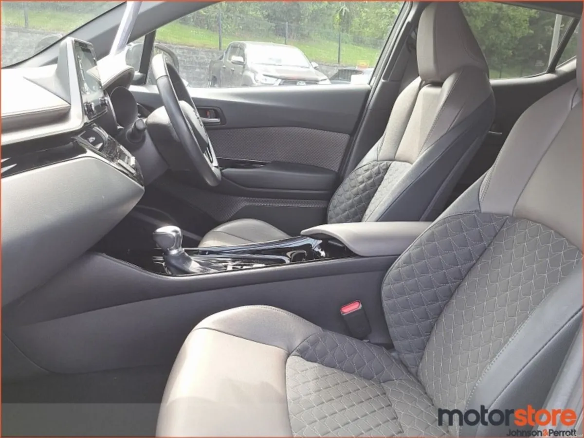 Toyota C-HR 1.8 HYBRID SOL - Image 3