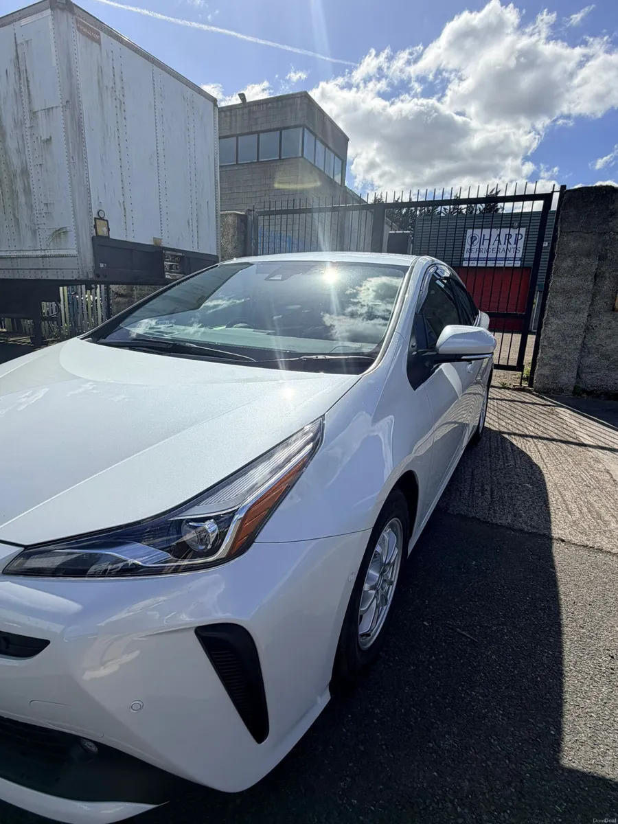 2022 Toyota Prius White - Image 5