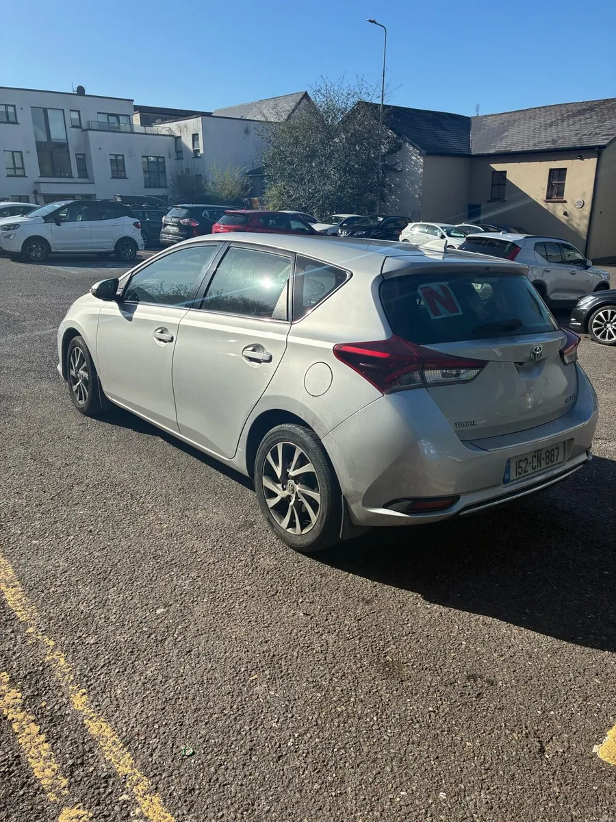 2015 Toyota Auris - Image 4