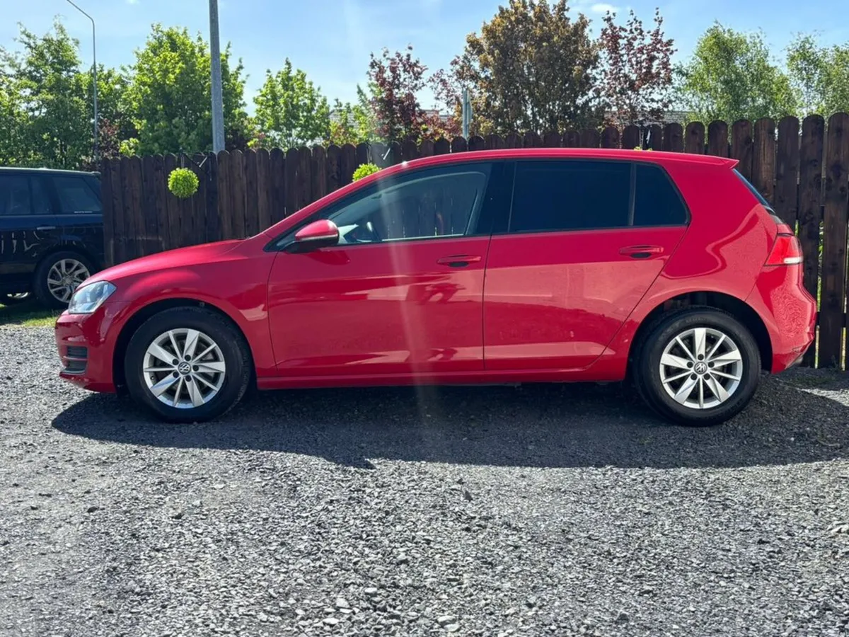 Volkswagen Golf AUTO - LOW KM - Image 4