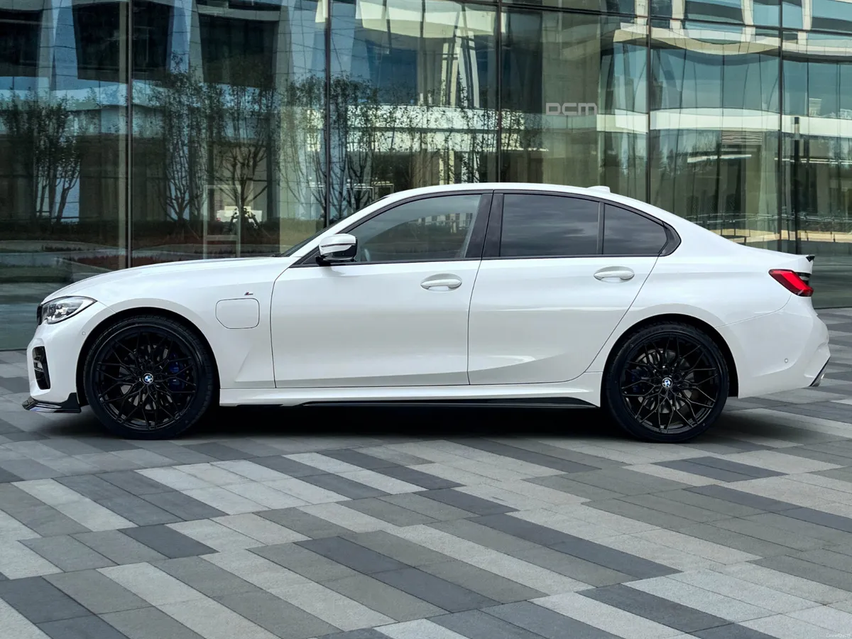 BMW 330e G20 M Sport iPerformance - Image 3