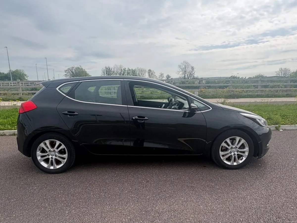 Kia Ceed 1.6D 5DR HATCH - Image 3