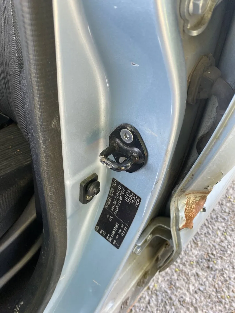 HYUNDAI I10 DRIVING SWEET LH SIDE DAMAGE - Image 4
