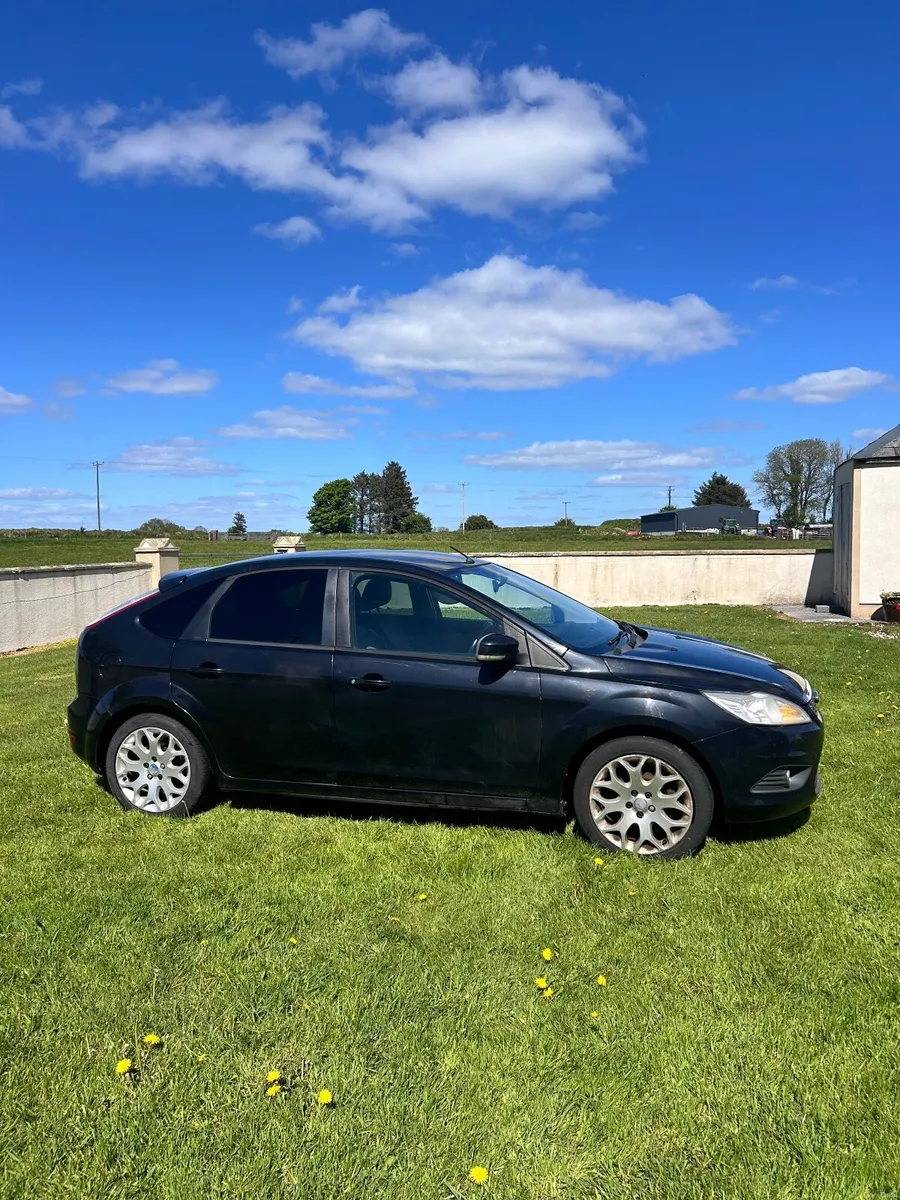 Ford Focus 2010 - Image 2