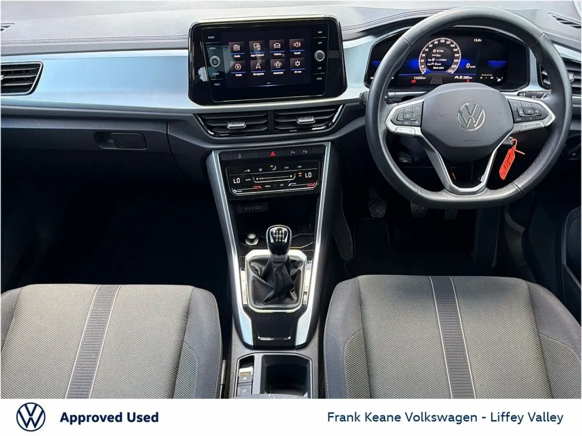 Volkswagen T-Roc LIFE 1.0 TSI 110HP *CARPLAY & AND - Image 2