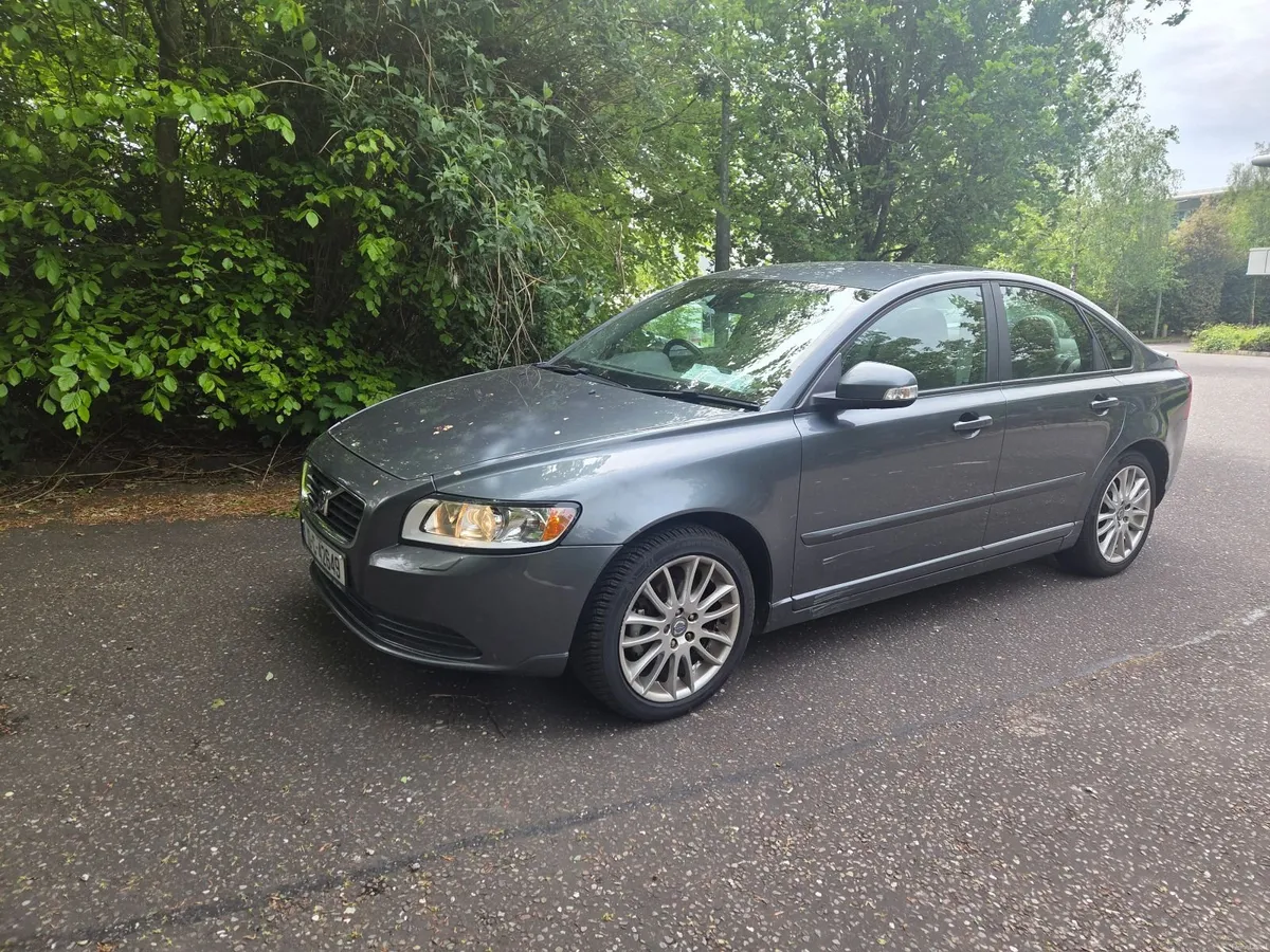 Volvo S40 2010 - Image 1