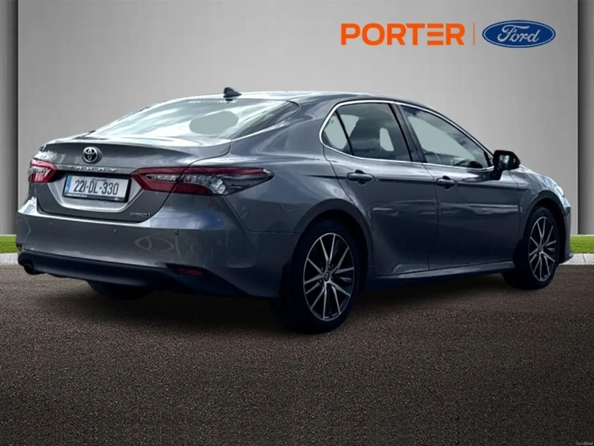 Toyota Camry 2.5 Camry Hybrid Platinum Edition - Image 3
