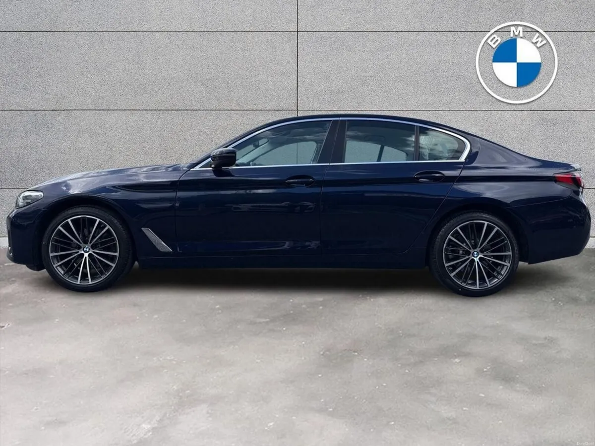 BMW 5-Series 520d SE Saloon - Image 4