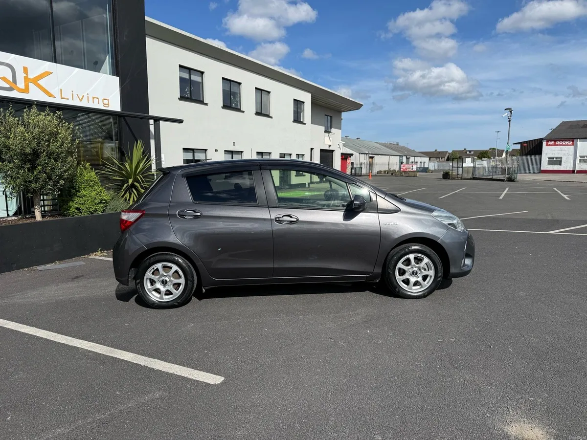 2018 Toyota Yaris 1.5 Hybrid Automatic 48000 KM - Image 2