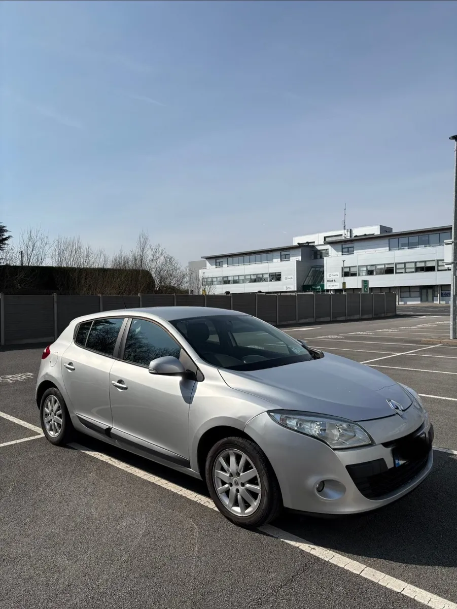 Renault Megane 2011 - Image 1