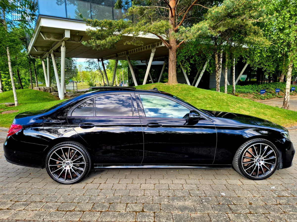 MERCEDES AMG E350 V6 PREMIUM NIGHT EDITION - Image 2