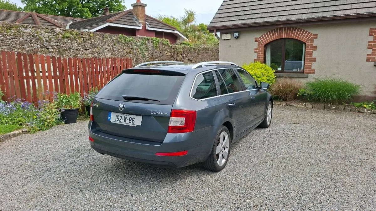 Skoda Octavia Combi - Image 2