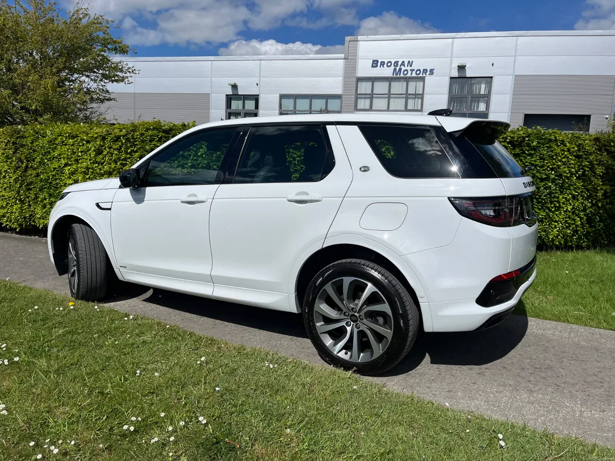 Land Rover Discovery Sport 2021 RDYN HSE P300e - Image 6