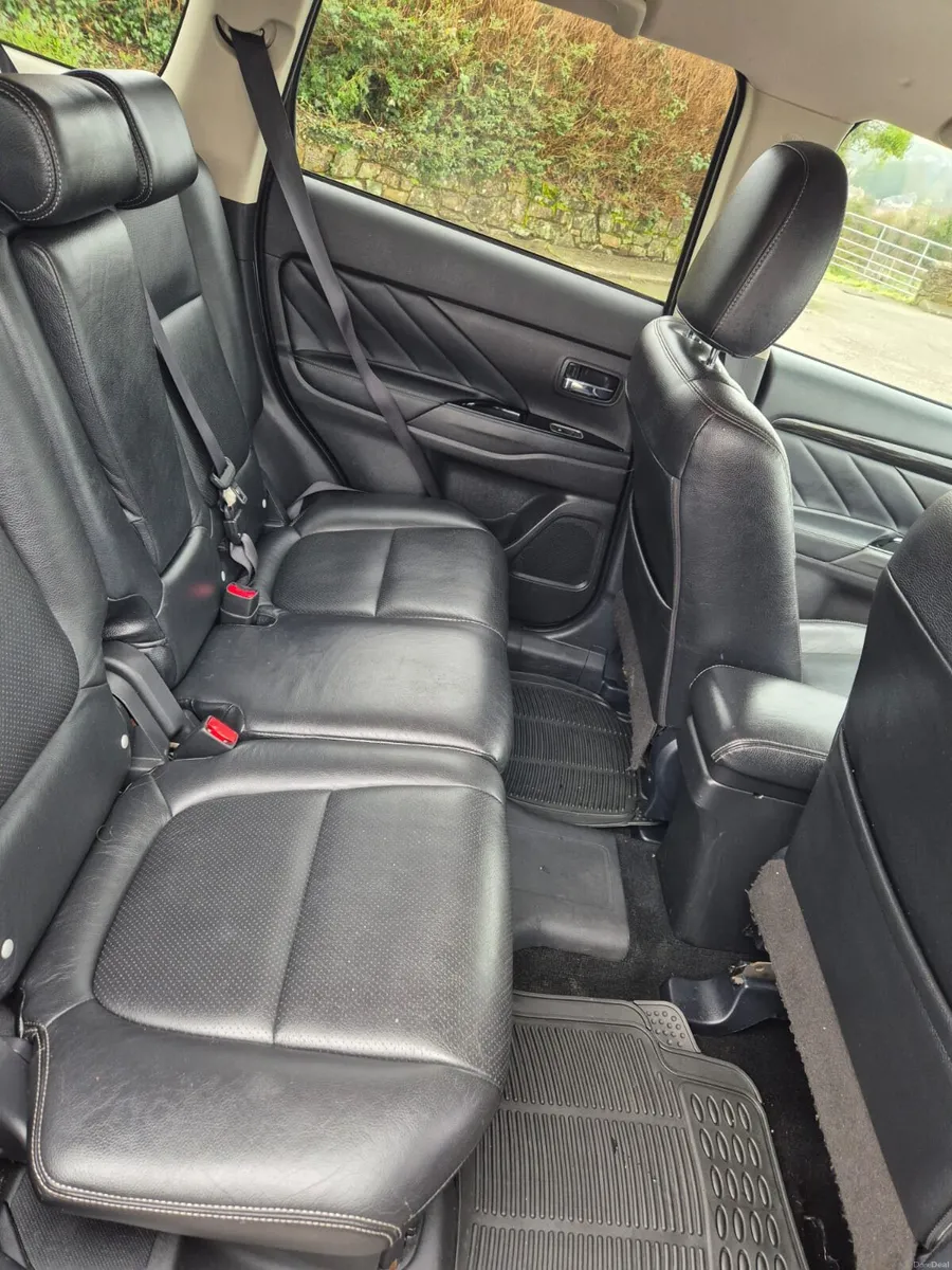 Mitsubishi Outlander Phev - Image 3