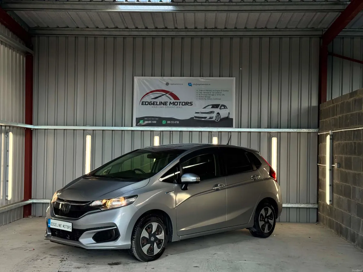 182 Honda Fit Hybrid immaculate condition - Image 3
