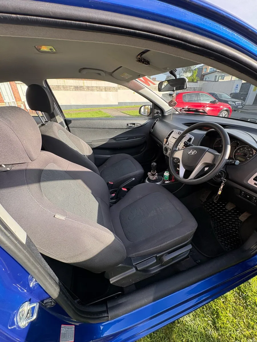 Hyundai i20 2010 Manual - Image 3