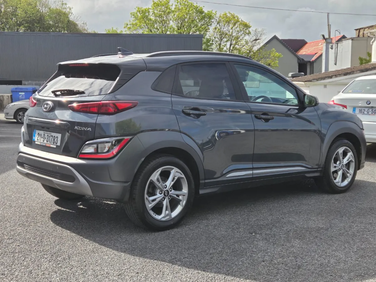Hyundai KONA KAUAI EXECUTIVE 5DR - Image 3