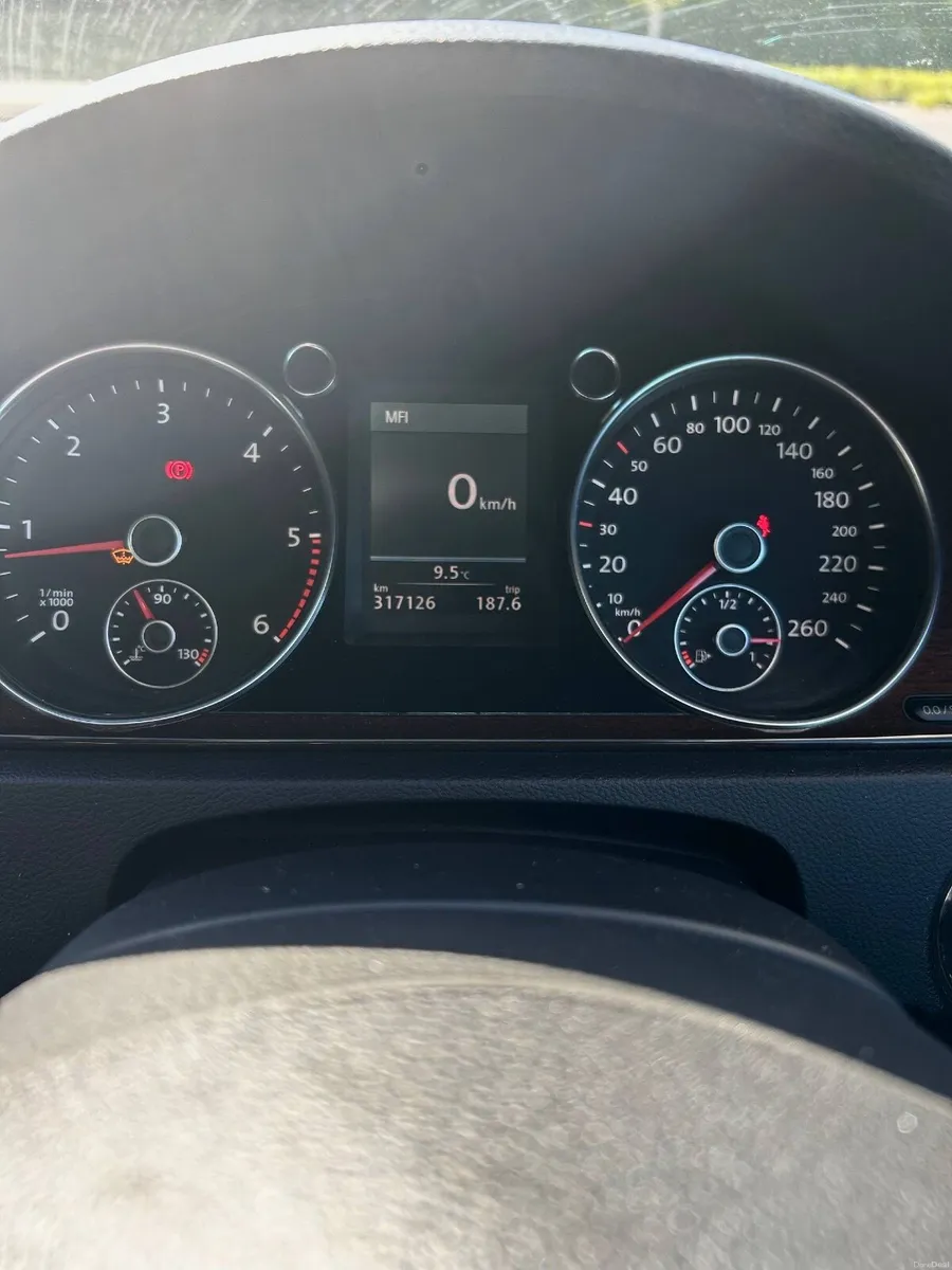 Volkswagen Passat 2012 - Image 2