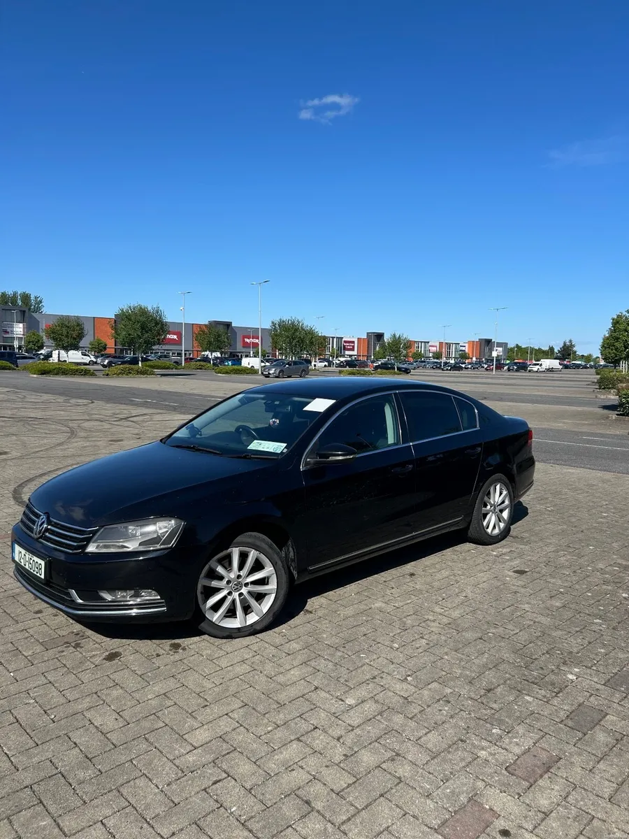 Volkswagen Passat 2012 - Image 1