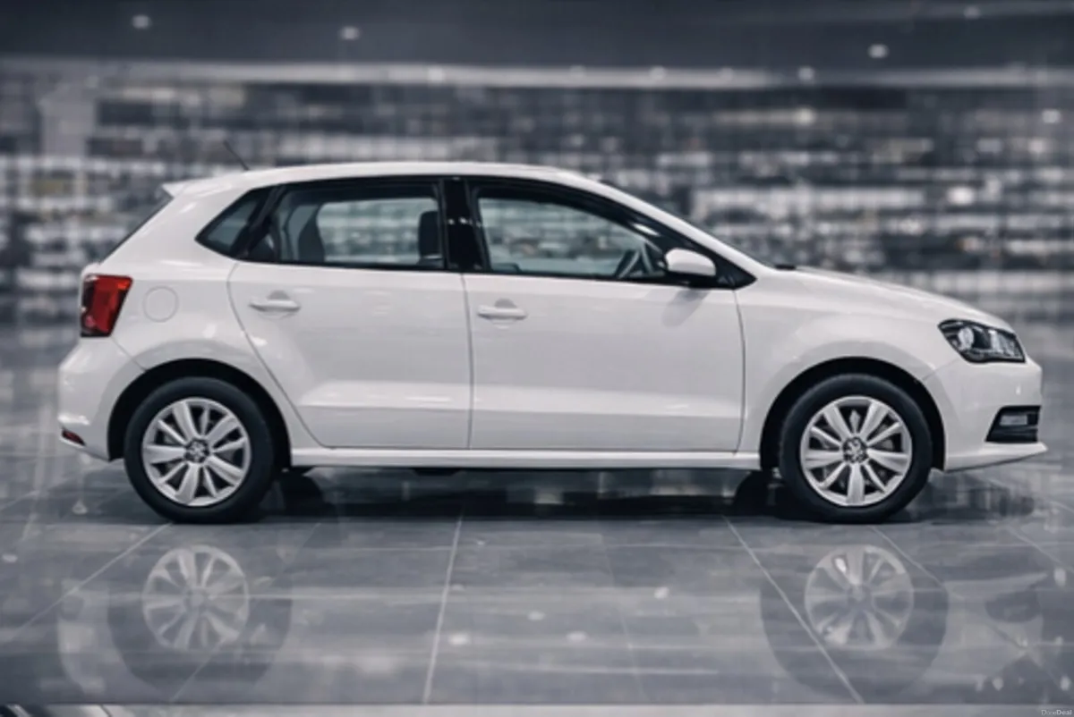 2017-Volkswagen POLO TSI BLUEMOTION AUTO 9000-KM - Image 3