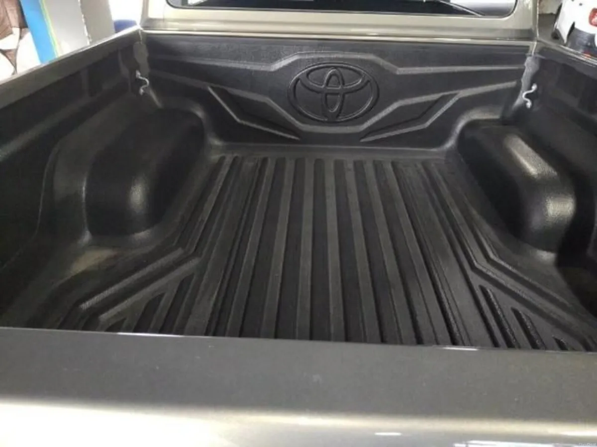 Toyota Hilux 2.4D 4WD Z Automatic - Image 4