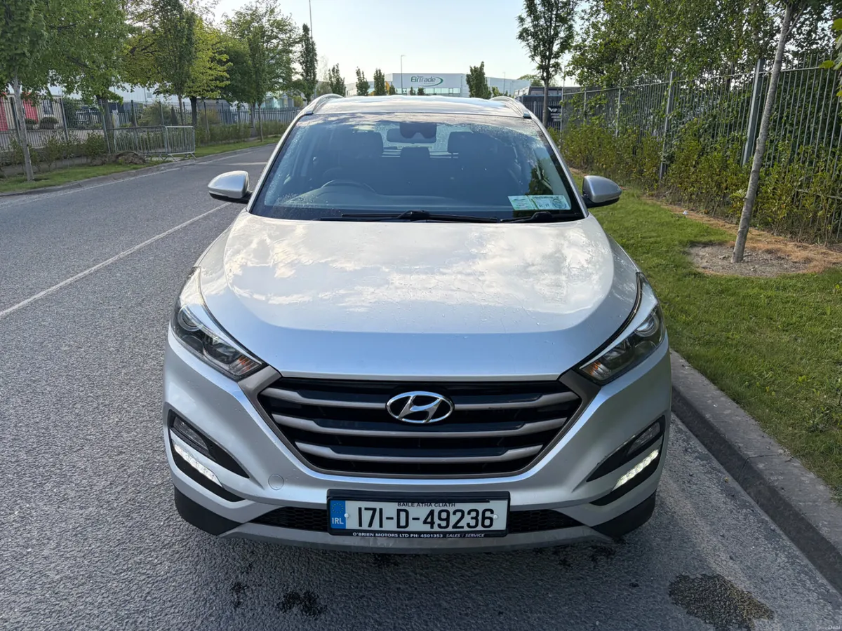Hyundai Tucson 2017 VERY LOW MILES - Image 2