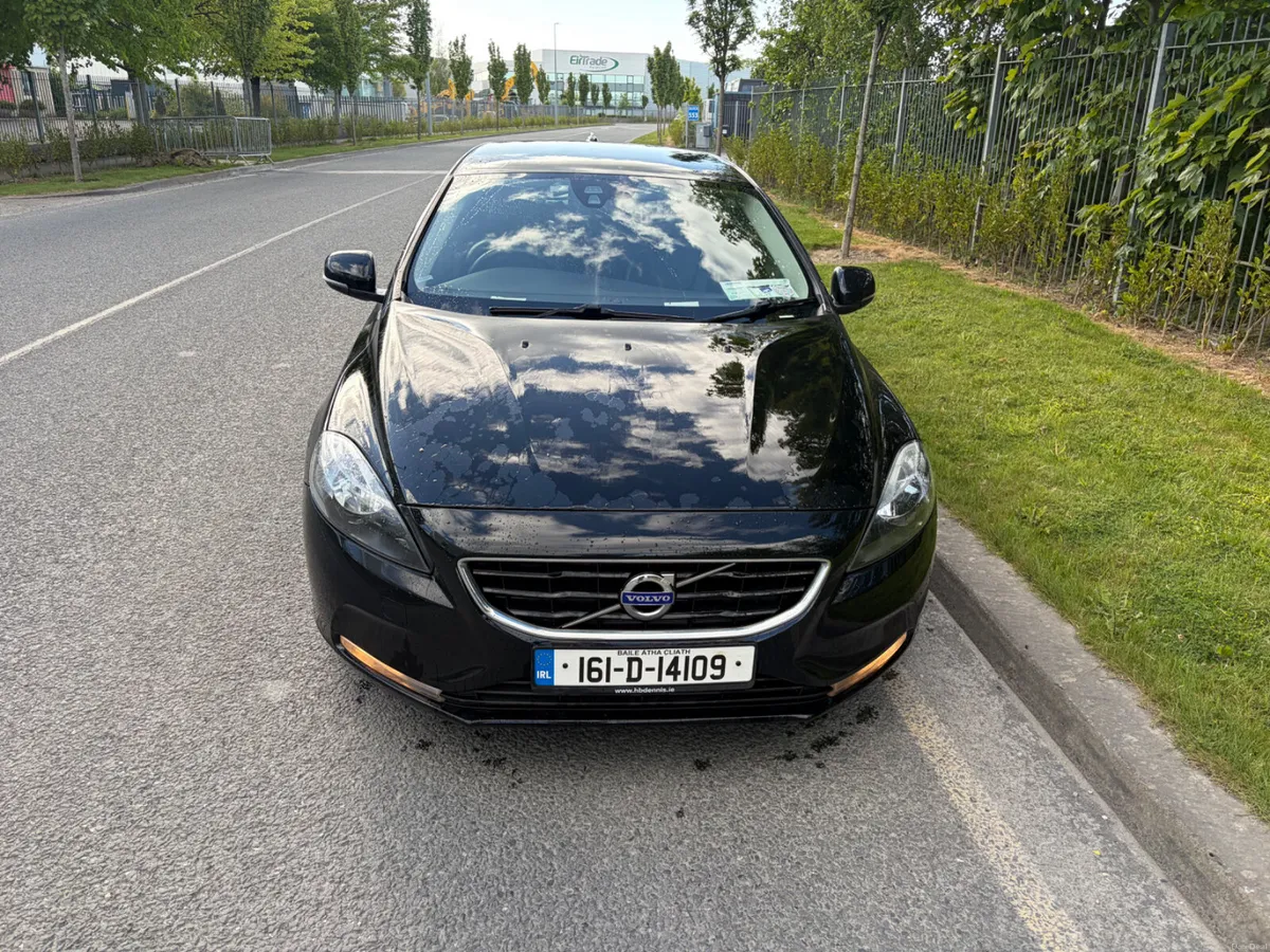Volvo V40 2016 1 OWNER FROM NEW - Image 2