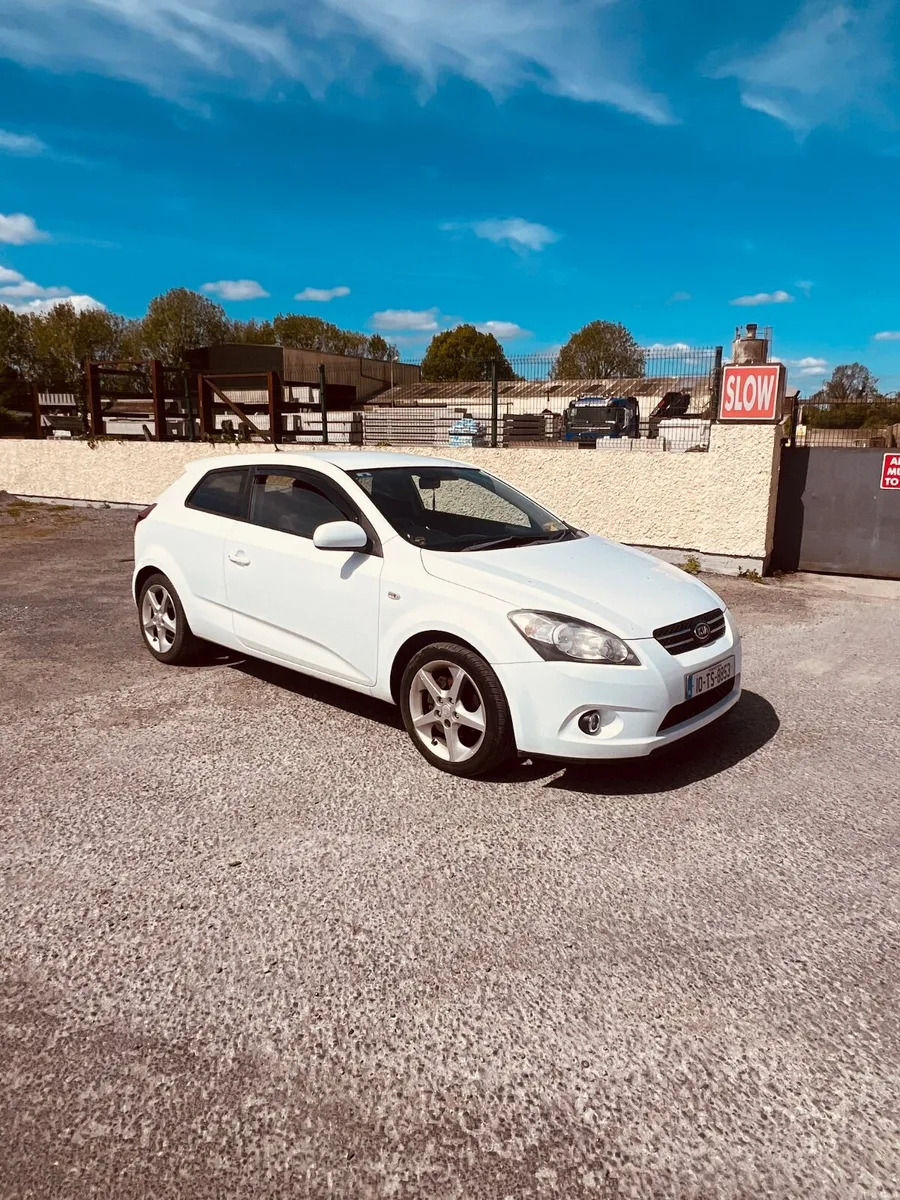 Kia Ceed 2010 - Image 1
