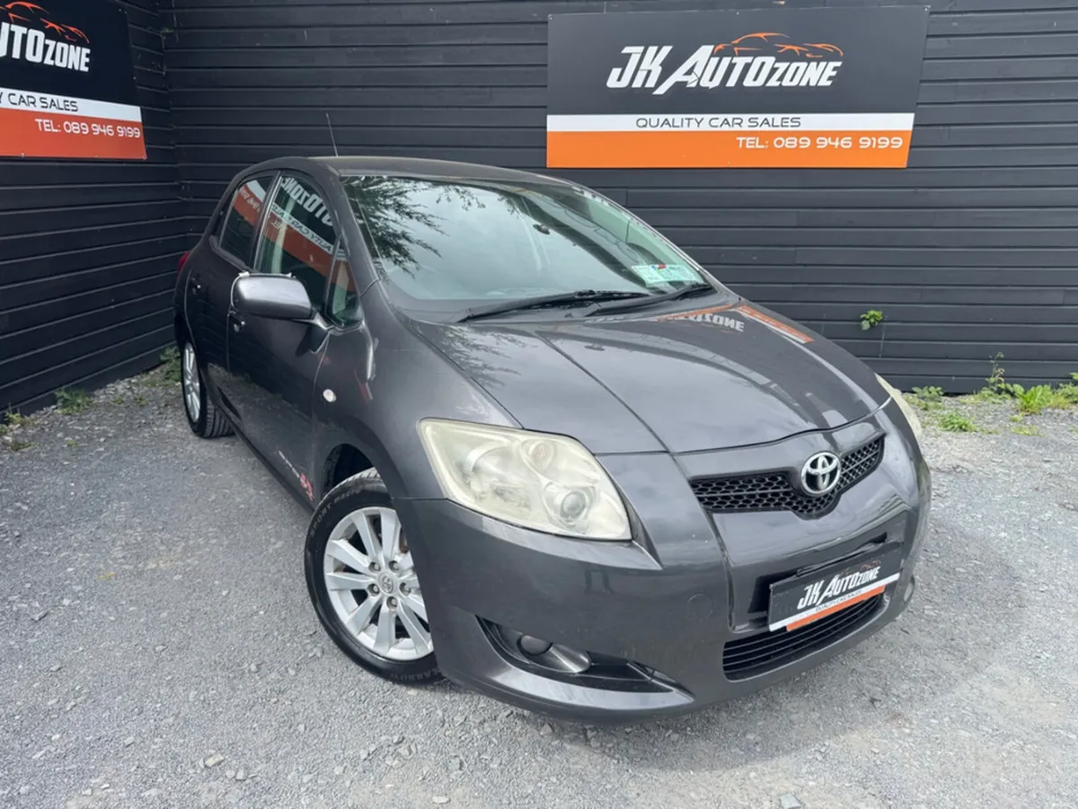 Toyota Auris 1.4 5DR LUNA - Image 1