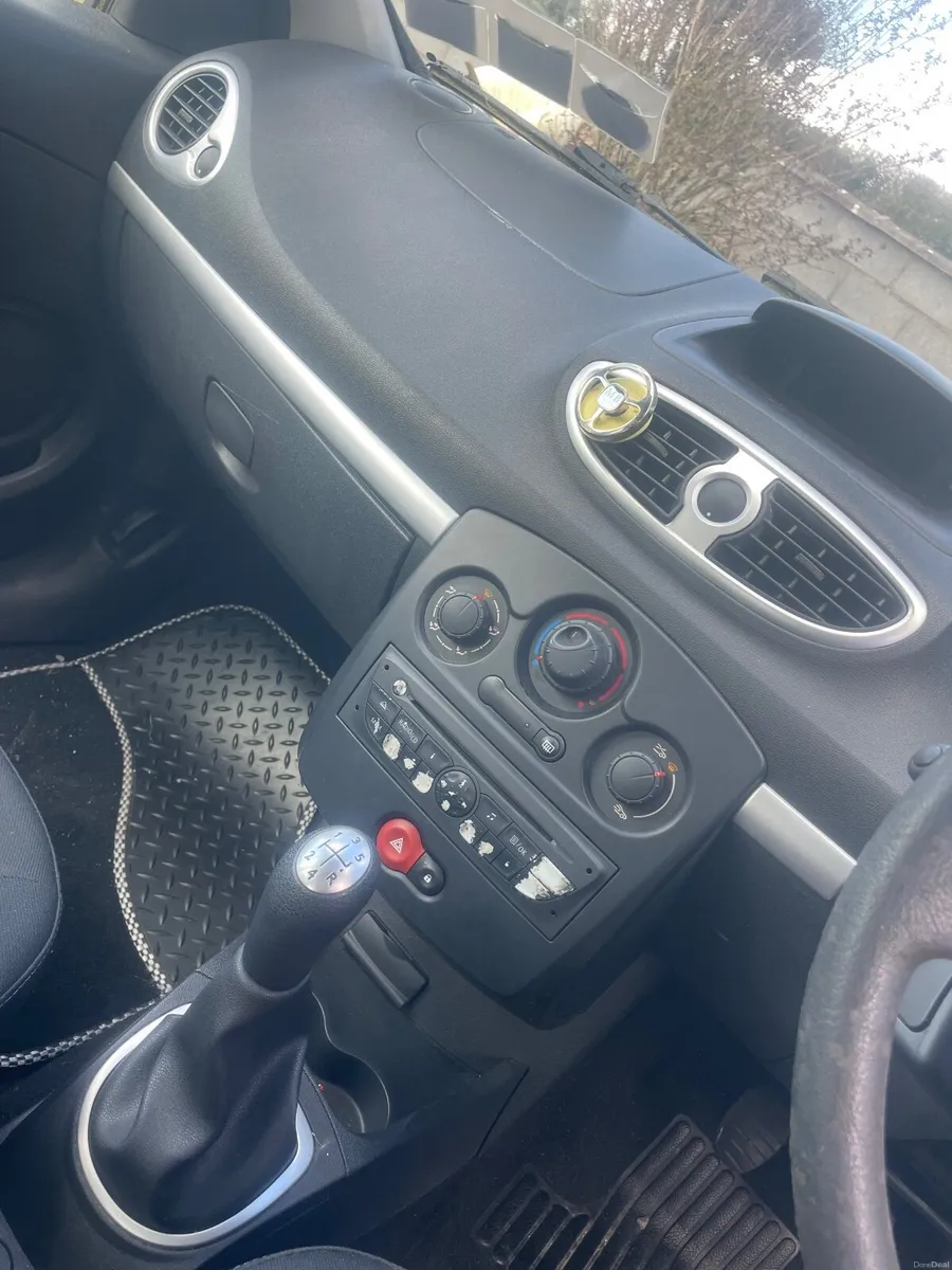 Renault Clio 2010 - Image 4