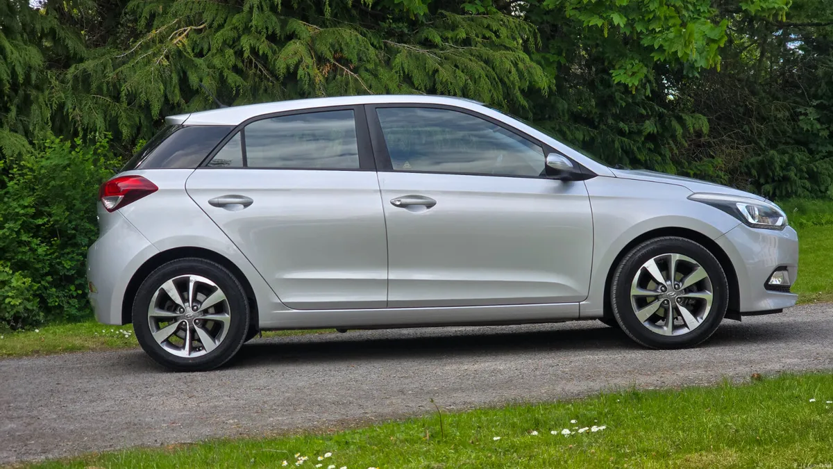 🔥2017 Hyundai i20 Deluxe 1.2 Petrol Only 73k km🔥 - Image 4