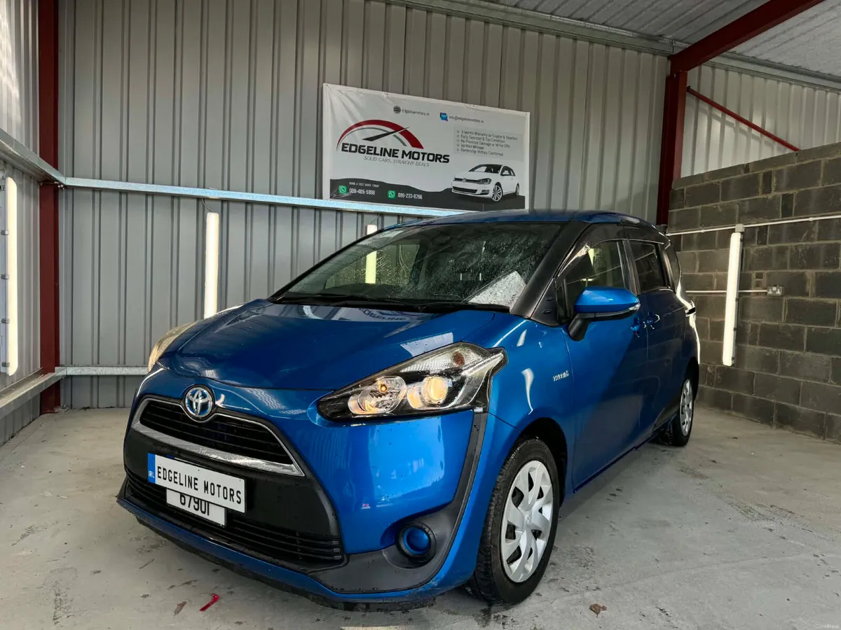 Toyota Sienta 7 seater Push start auto Hybrid - Image 2
