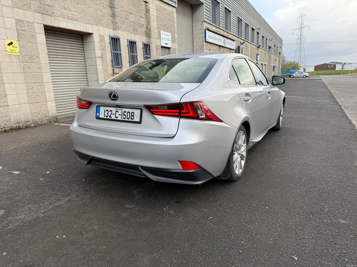 Lexus is300h - Image 2