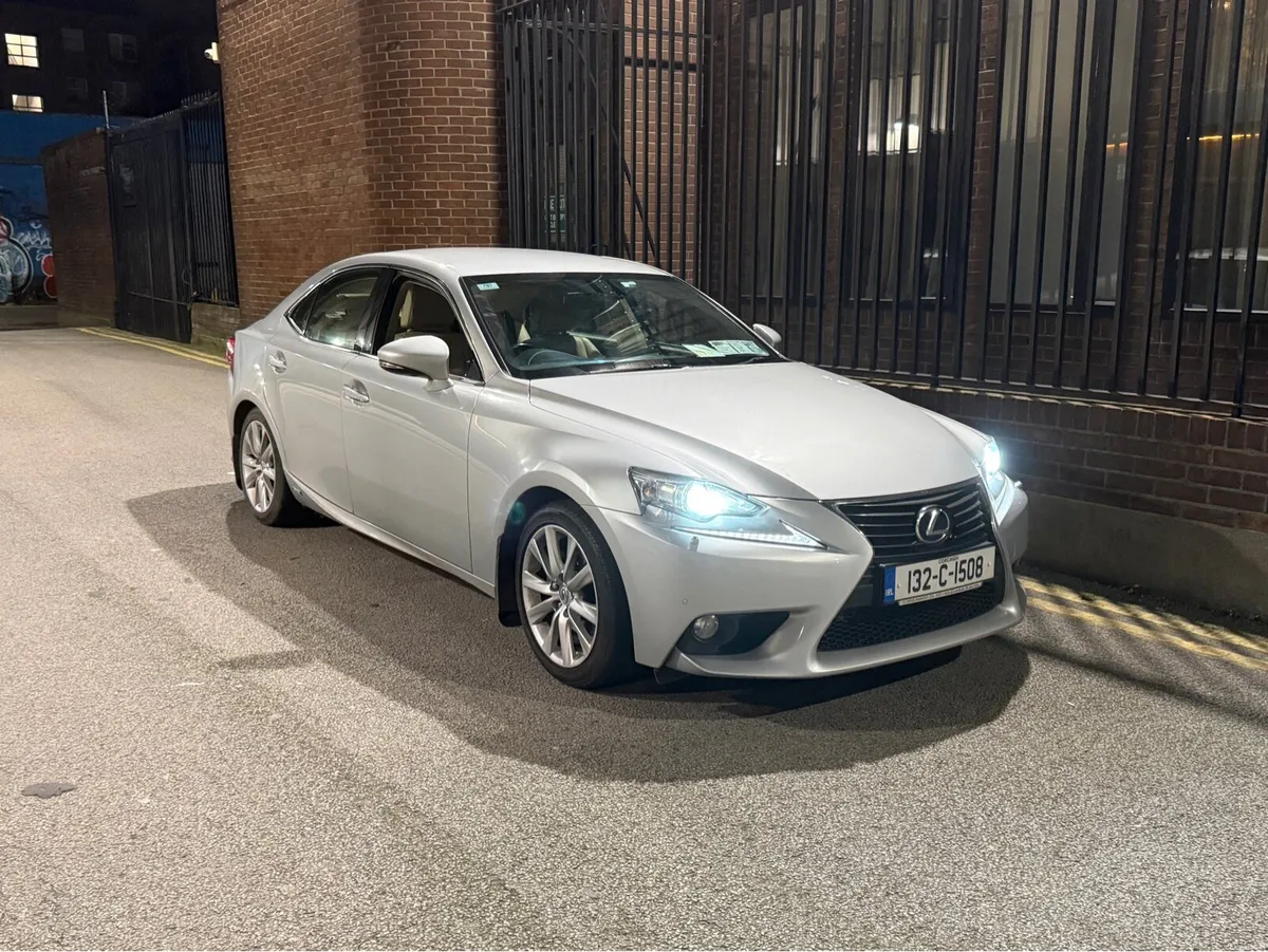 Lexus is300h - Image 1