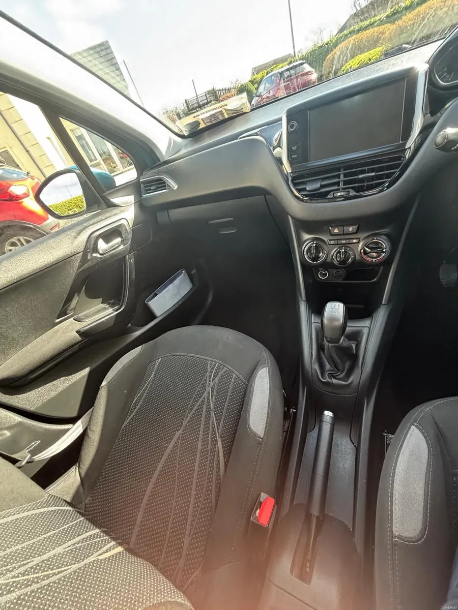 Peugeot 208 2013 - Image 3