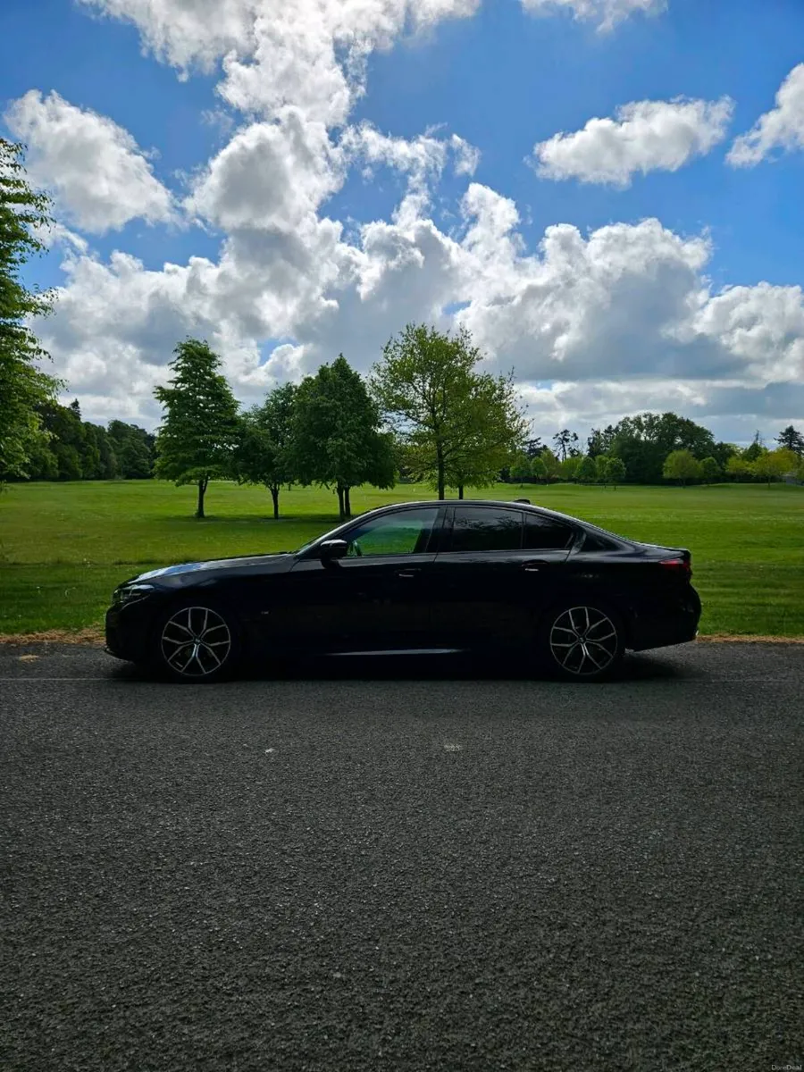 BMW 520 M SPORT X Drive - Image 2