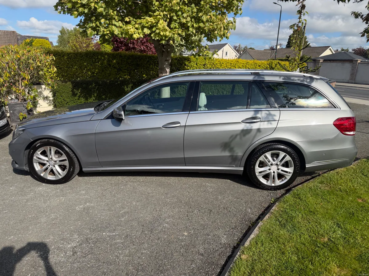 2013 Mercedes-Benz E-Class estate AS NEW - Image 1