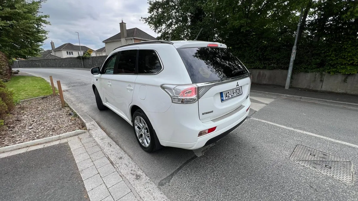 Car - Image 3