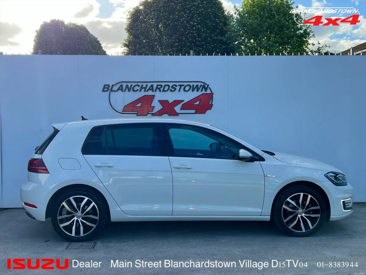 Volkswagen e-Golf ZERO EMISSION STUNNING CAR - Image 4