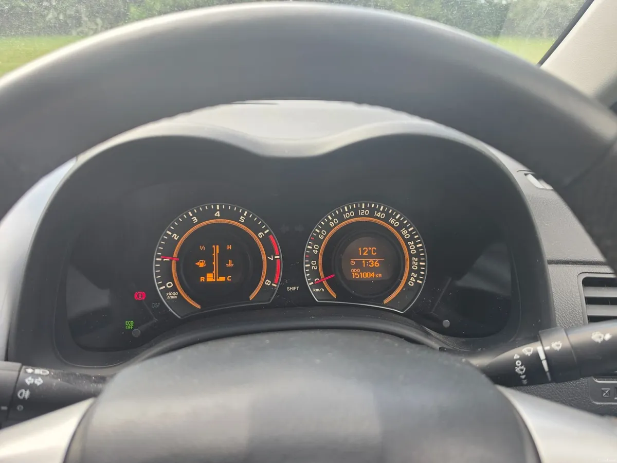 Toyota Corolla 2011 - Image 2