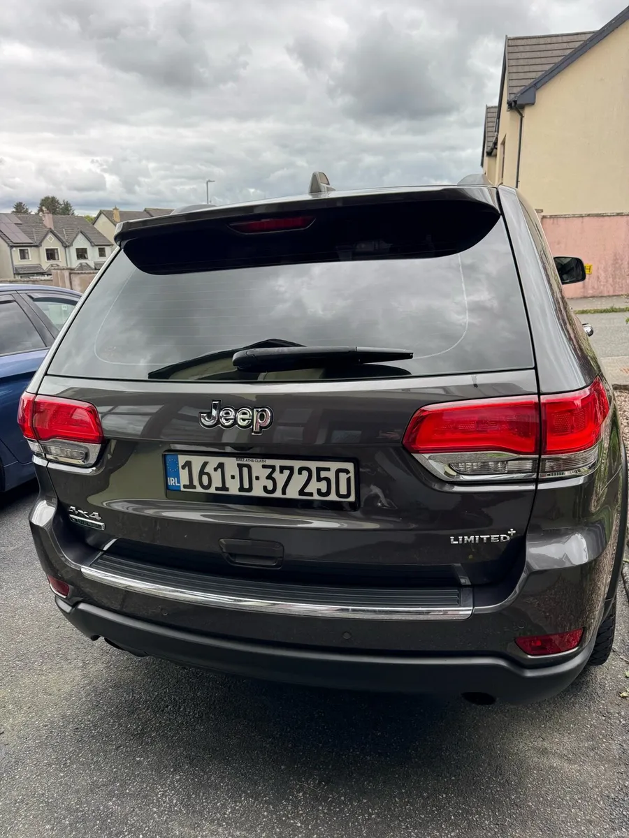 Crew Cab Jeep Grand Cherokee Limited+ 4X4 - Image 3